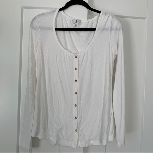 Socialite Button Front Top - Picture 2 of 5